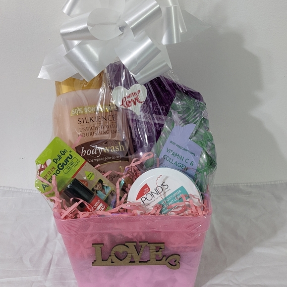 WOMEN'S GIFT BASKET, GIFT BASKET FOR HER - Picture 1 of 4